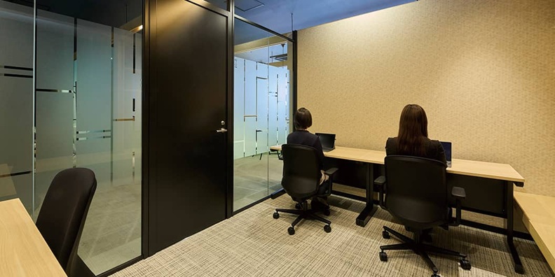 京都のレンタルオフィス「リージャス京都烏丸通」