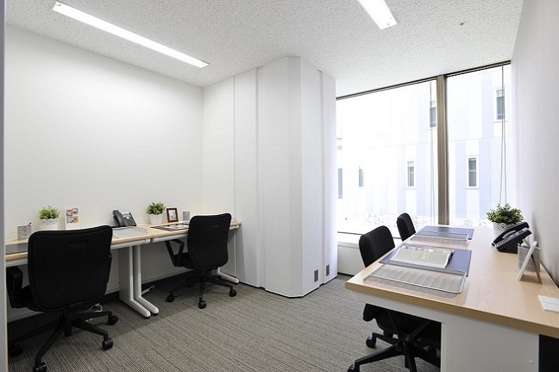 レンタルオフィス「オープンオフィス仙台駅前」の個室（4人用）