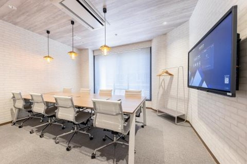 藤沢のレンタルオフィス「BIZcomfort湘南茅ヶ崎」の会議室
